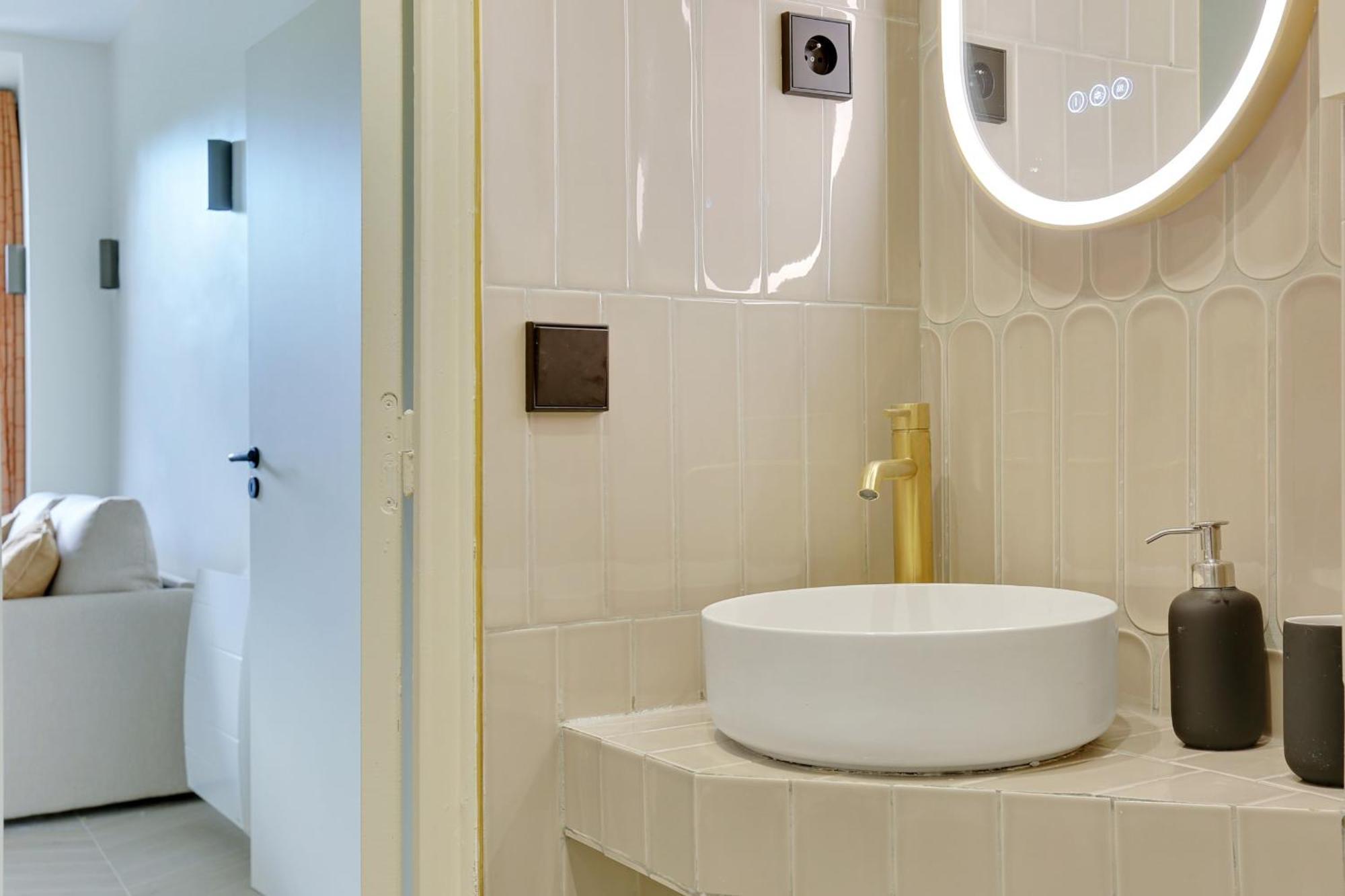 Voltaire - Republique Luxury * Parigi