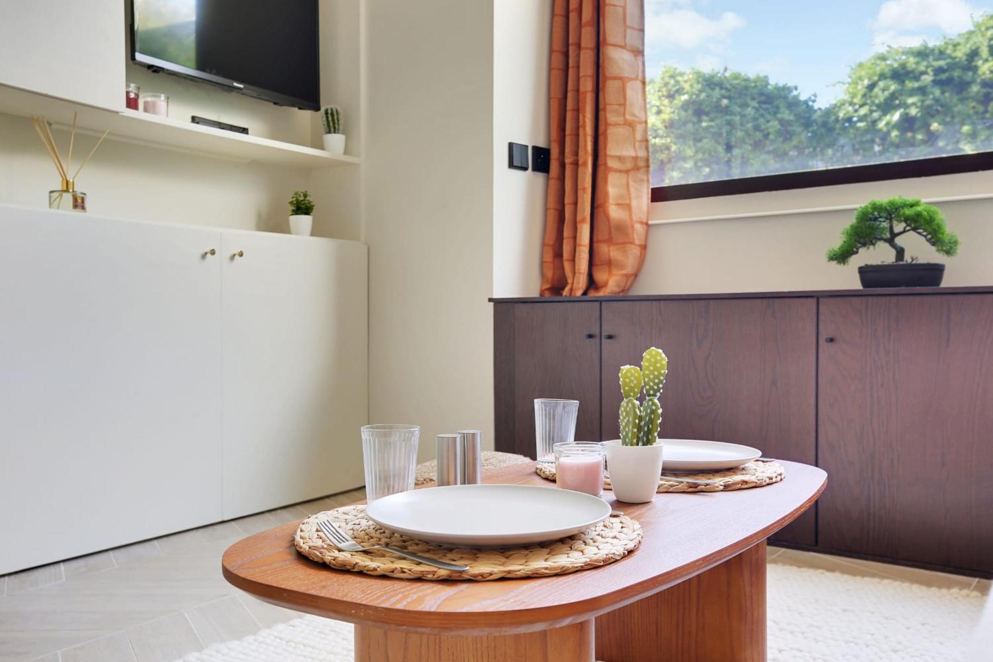 Voltaire - Republique Luxury Apartment